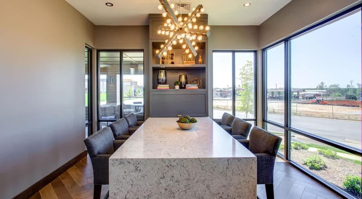 Luxurious King 2br In Waverly Charlotte!