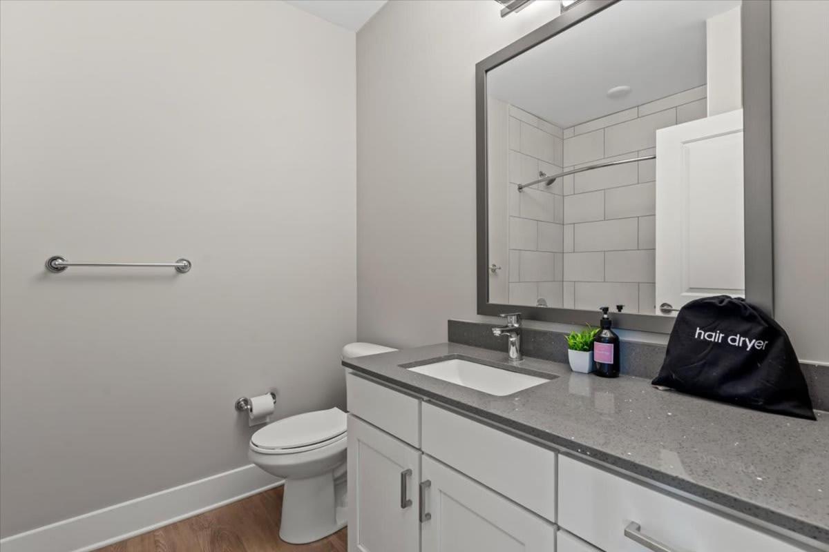 Luxurious King 2br In Waverly Charlotte! Apartment