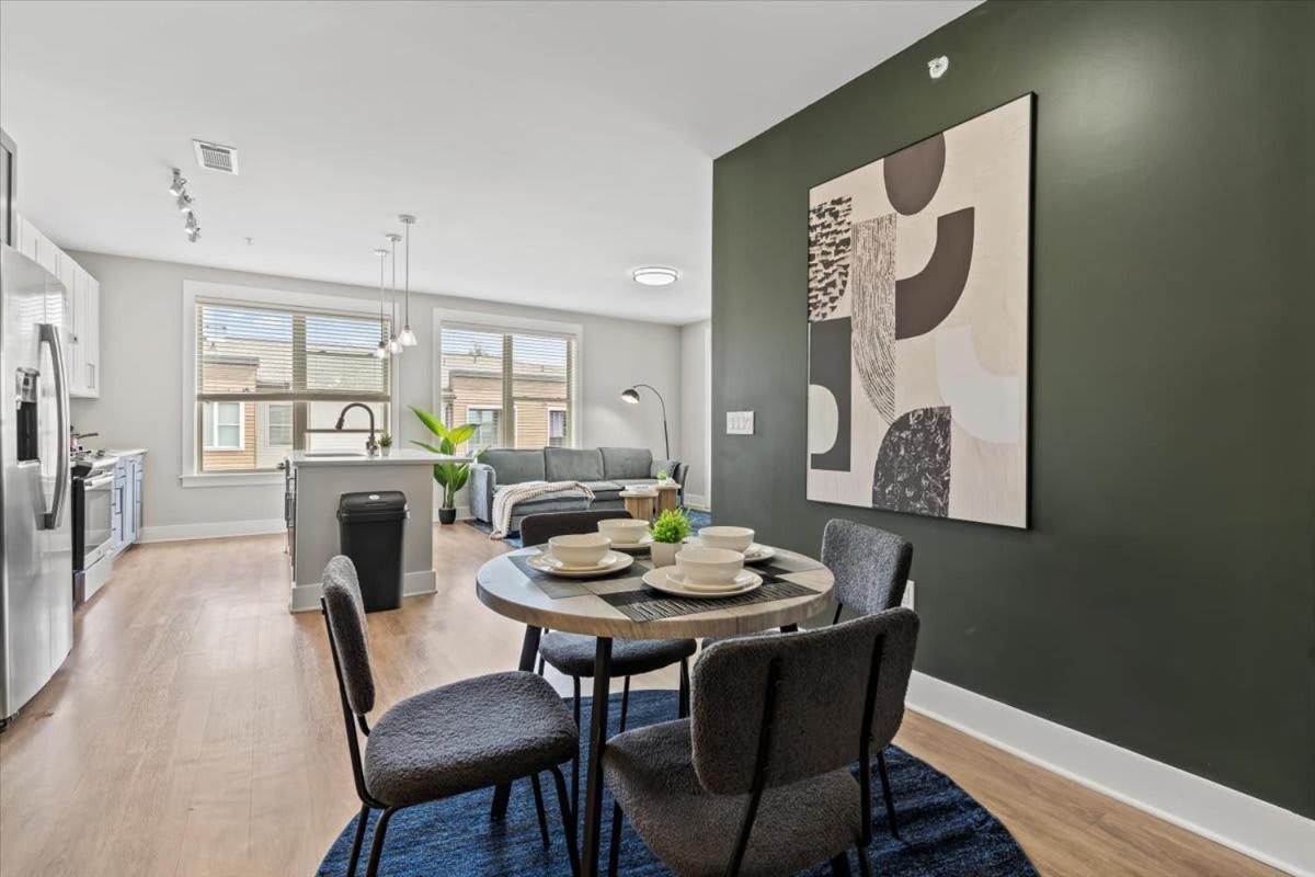 Luxurious King 2br In Waverly Charlotte! *
