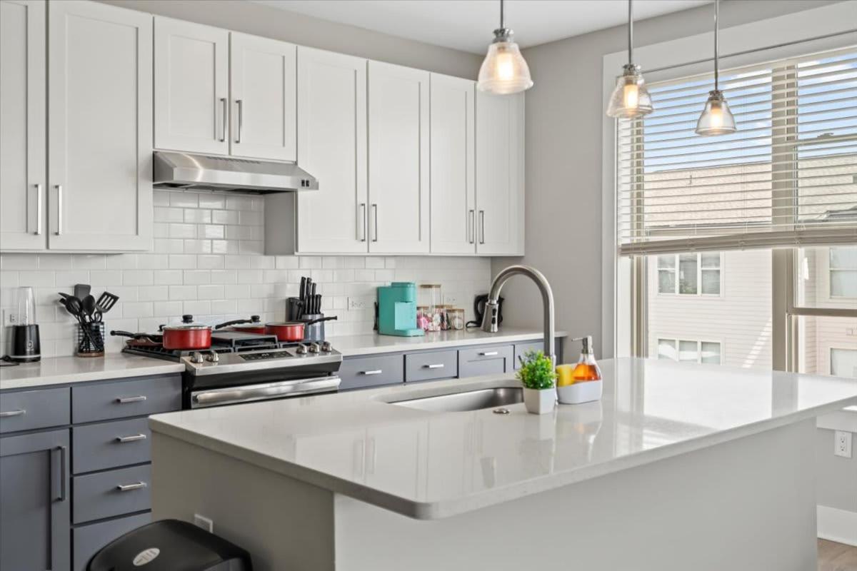 Luxurious King 2br In Waverly Charlotte!